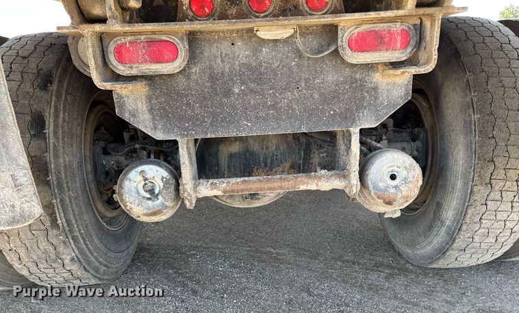 image for item EM3745 2003 Freightliner FLD120SD Classic dump truck