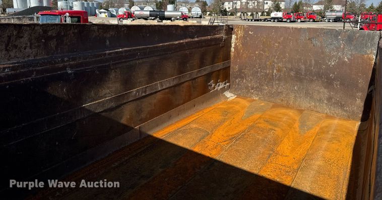 image for item EM3745 2003 Freightliner FLD120SD Classic dump truck