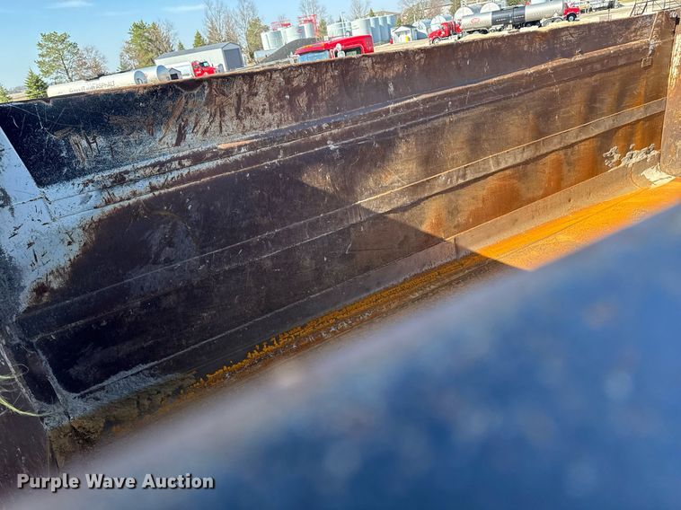 image for item EM3745 2003 Freightliner FLD120SD Classic dump truck