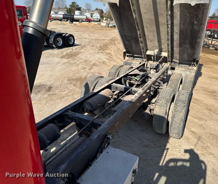 image for item EM3745 2003 Freightliner FLD120SD Classic dump truck