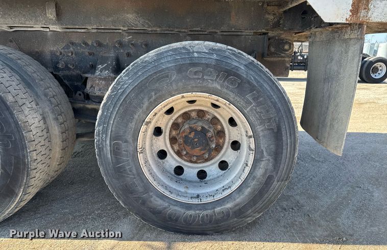 image for item EM3745 2003 Freightliner FLD120SD Classic dump truck