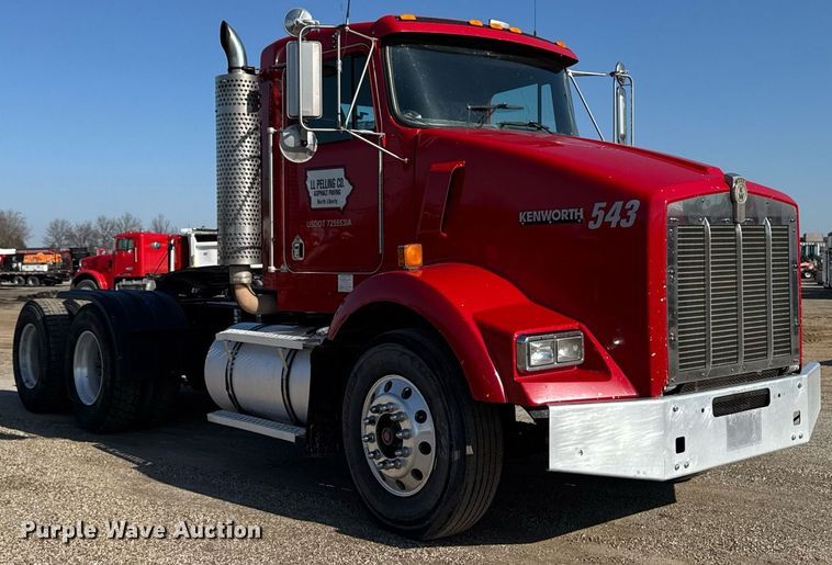 image for item EM3746 2000 Kenworth T800 semi truck