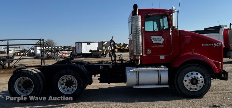 image for item EM3746 2000 Kenworth T800 semi truck