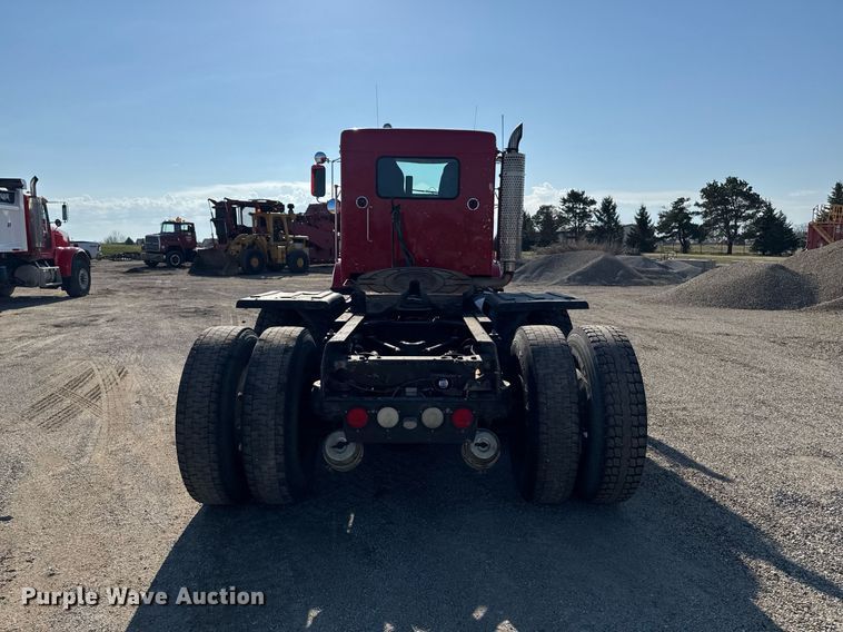 image for item EM3746 2000 Kenworth T800 semi truck