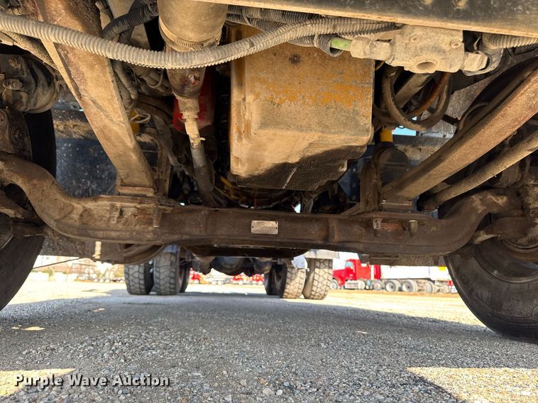 image for item EM3746 2000 Kenworth T800 semi truck