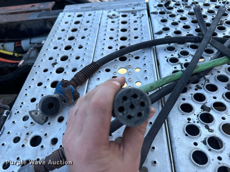 image for item EM3746 2000 Kenworth T800 semi truck