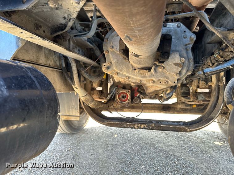 image for item EM3746 2000 Kenworth T800 semi truck