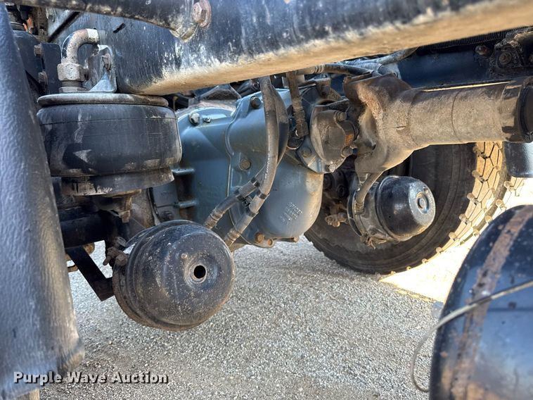 image for item EM3746 2000 Kenworth T800 semi truck