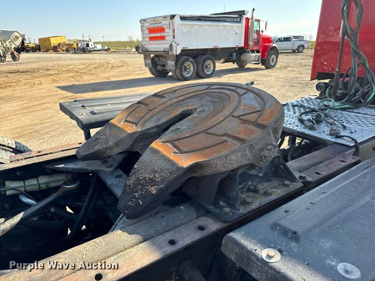 image for item EM3746 2000 Kenworth T800 semi truck