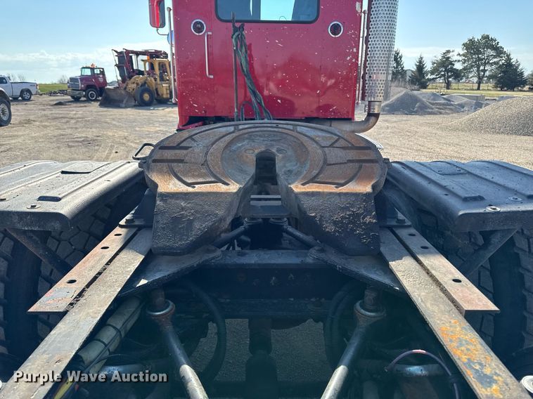 image for item EM3746 2000 Kenworth T800 semi truck