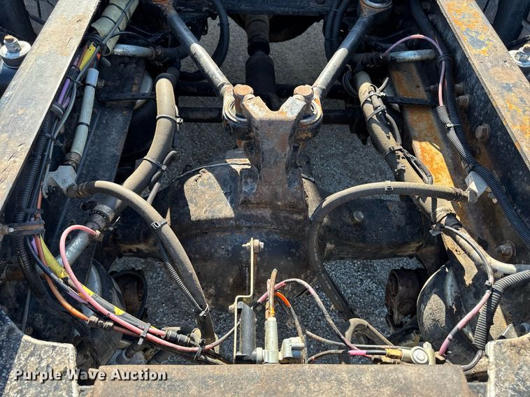 image for item EM3746 2000 Kenworth T800 semi truck