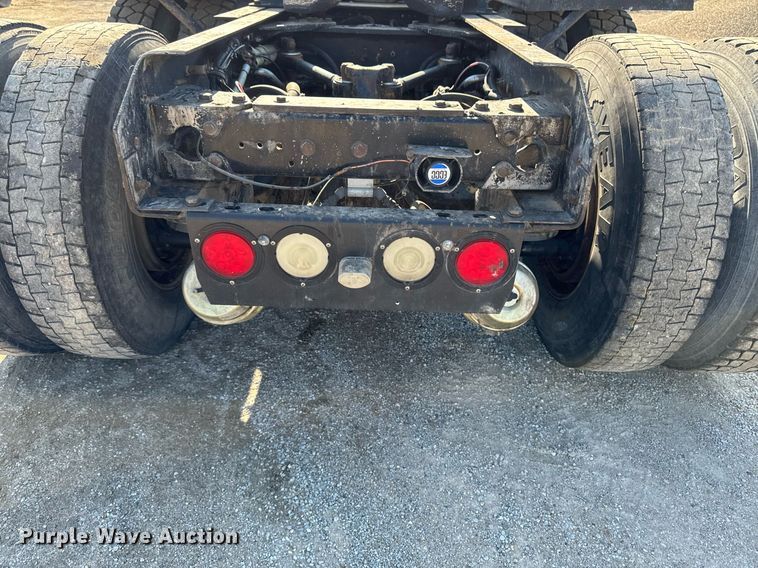 image for item EM3746 2000 Kenworth T800 semi truck