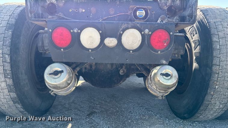 image for item EM3746 2000 Kenworth T800 semi truck