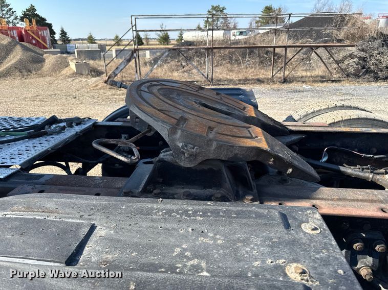 image for item EM3746 2000 Kenworth T800 semi truck