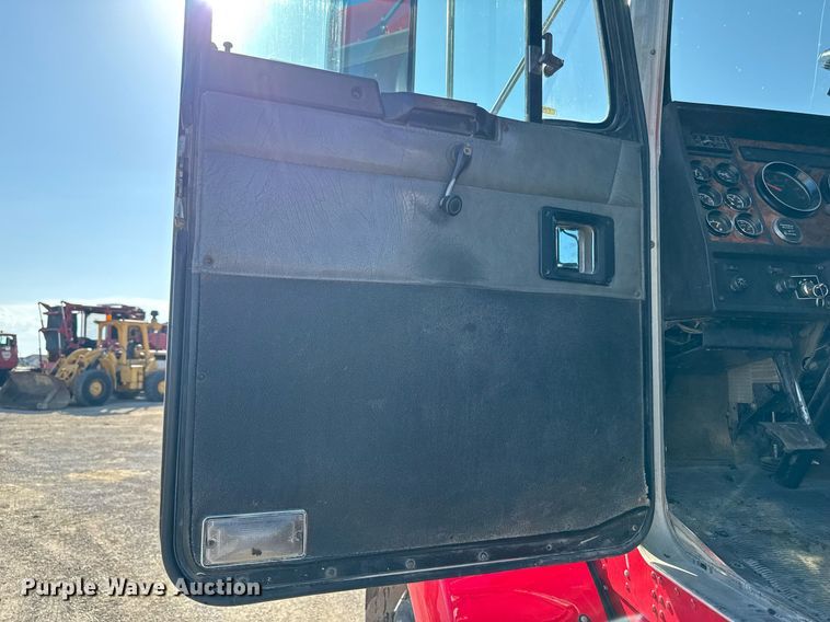 image for item EM3746 2000 Kenworth T800 semi truck