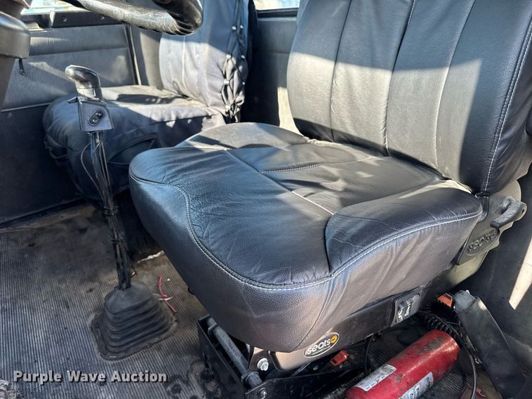 image for item EM3746 2000 Kenworth T800 semi truck