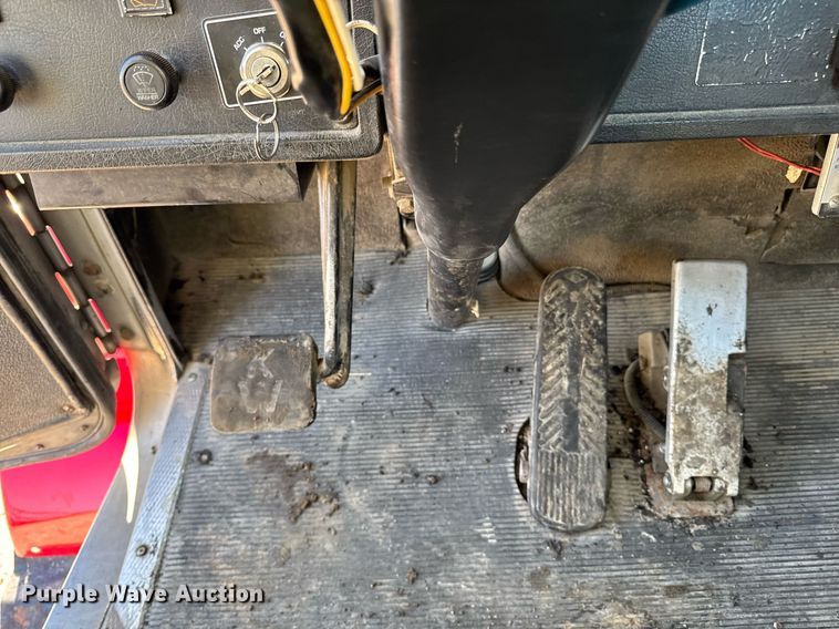 image for item EM3746 2000 Kenworth T800 semi truck