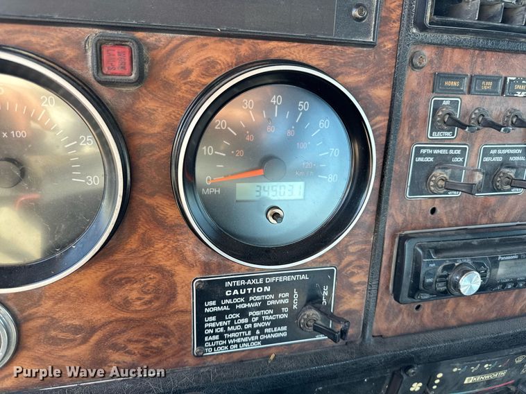 image for item EM3746 2000 Kenworth T800 semi truck