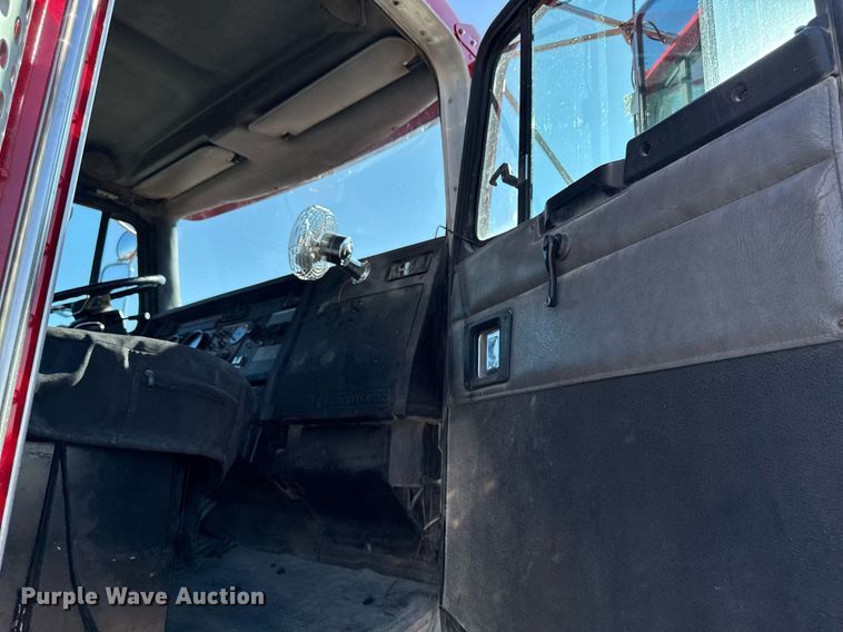 image for item EM3746 2000 Kenworth T800 semi truck