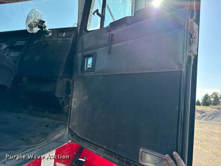 image for item EM3746 2000 Kenworth T800 semi truck