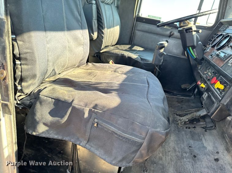 image for item EM3746 2000 Kenworth T800 semi truck