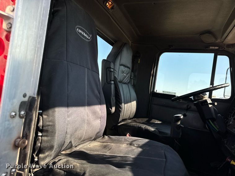 image for item EM3746 2000 Kenworth T800 semi truck