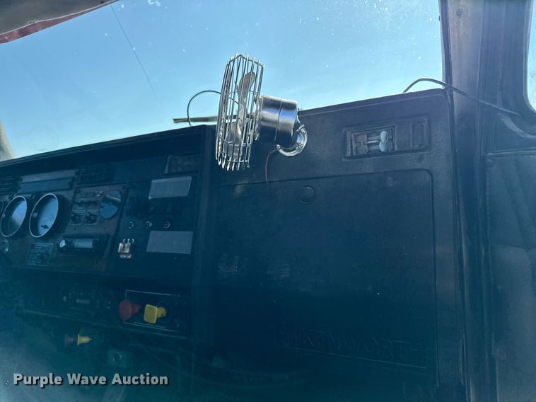 image for item EM3746 2000 Kenworth T800 semi truck