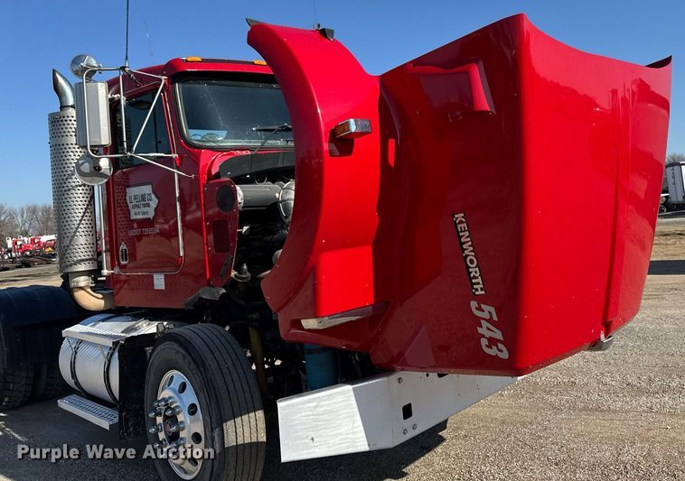 image for item EM3746 2000 Kenworth T800 semi truck