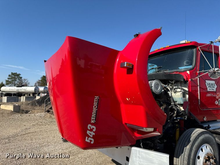 image for item EM3746 2000 Kenworth T800 semi truck