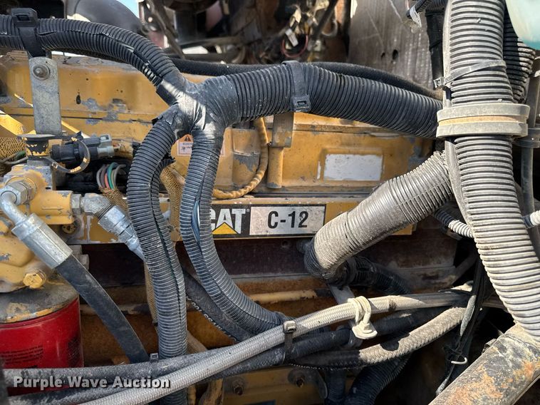 image for item EM3746 2000 Kenworth T800 semi truck