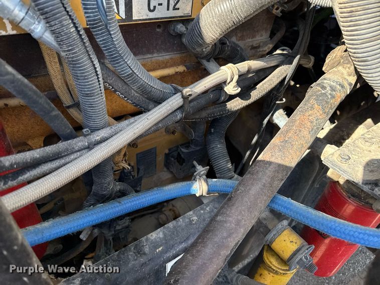 image for item EM3746 2000 Kenworth T800 semi truck