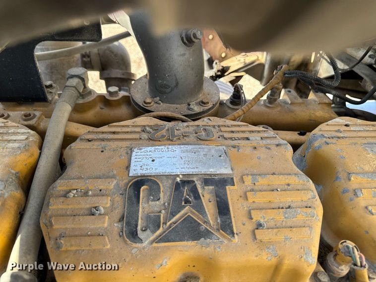 image for item EM3746 2000 Kenworth T800 semi truck