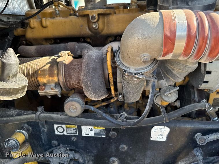 image for item EM3746 2000 Kenworth T800 semi truck