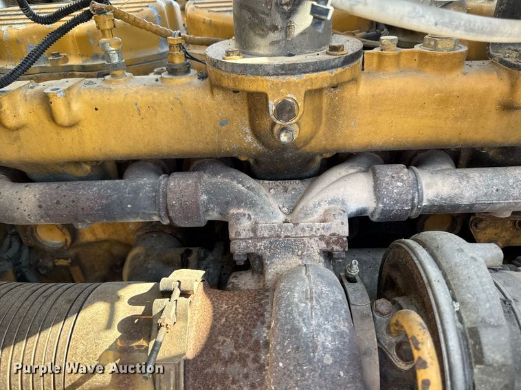 image for item EM3746 2000 Kenworth T800 semi truck