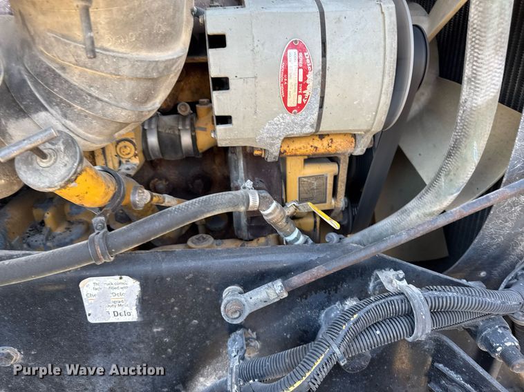 image for item EM3746 2000 Kenworth T800 semi truck