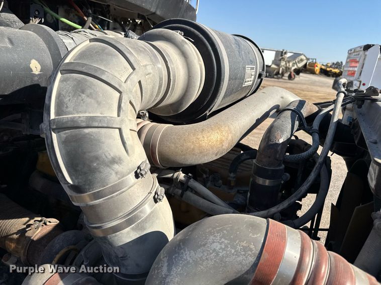 image for item EM3746 2000 Kenworth T800 semi truck