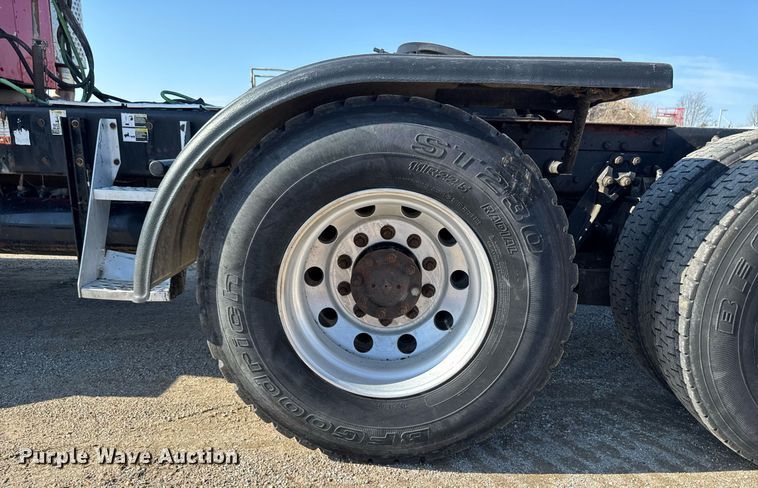 image for item EM3746 2000 Kenworth T800 semi truck