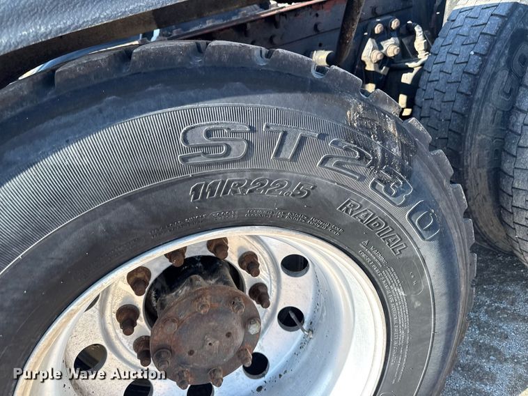 image for item EM3746 2000 Kenworth T800 semi truck