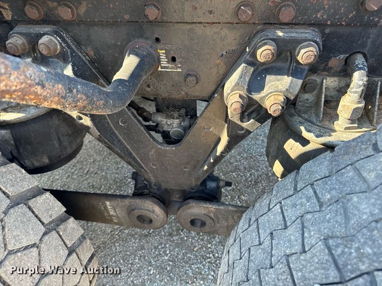 image for item EM3746 2000 Kenworth T800 semi truck