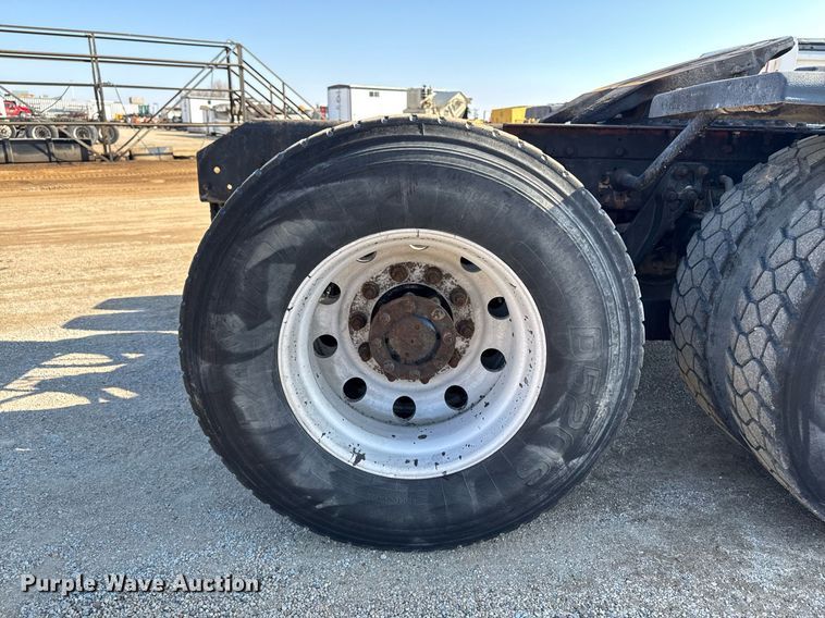 image for item EM3746 2000 Kenworth T800 semi truck