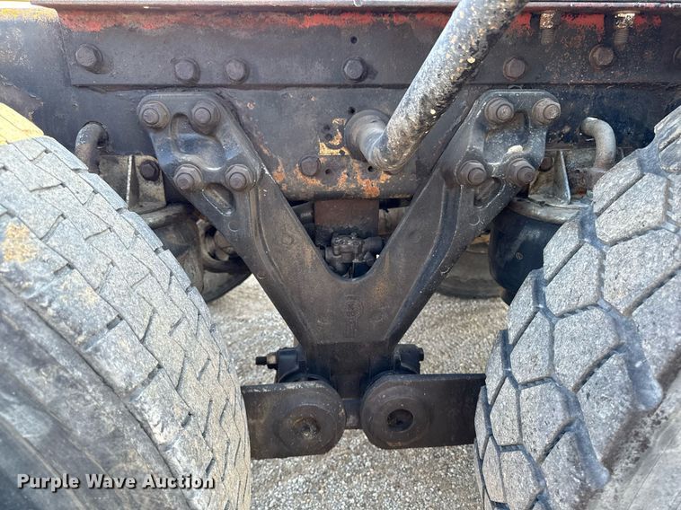 image for item EM3746 2000 Kenworth T800 semi truck