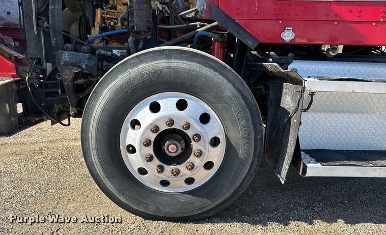 image for item EM3746 2000 Kenworth T800 semi truck