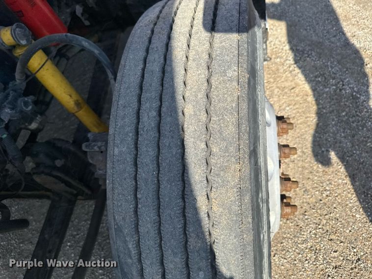 image for item EM3746 2000 Kenworth T800 semi truck