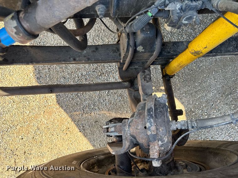 image for item EM3746 2000 Kenworth T800 semi truck