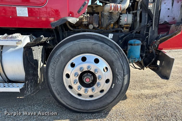 image for item EM3746 2000 Kenworth T800 semi truck