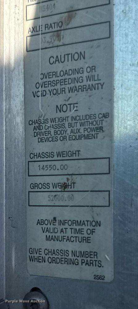 image for item EM3746 2000 Kenworth T800 semi truck