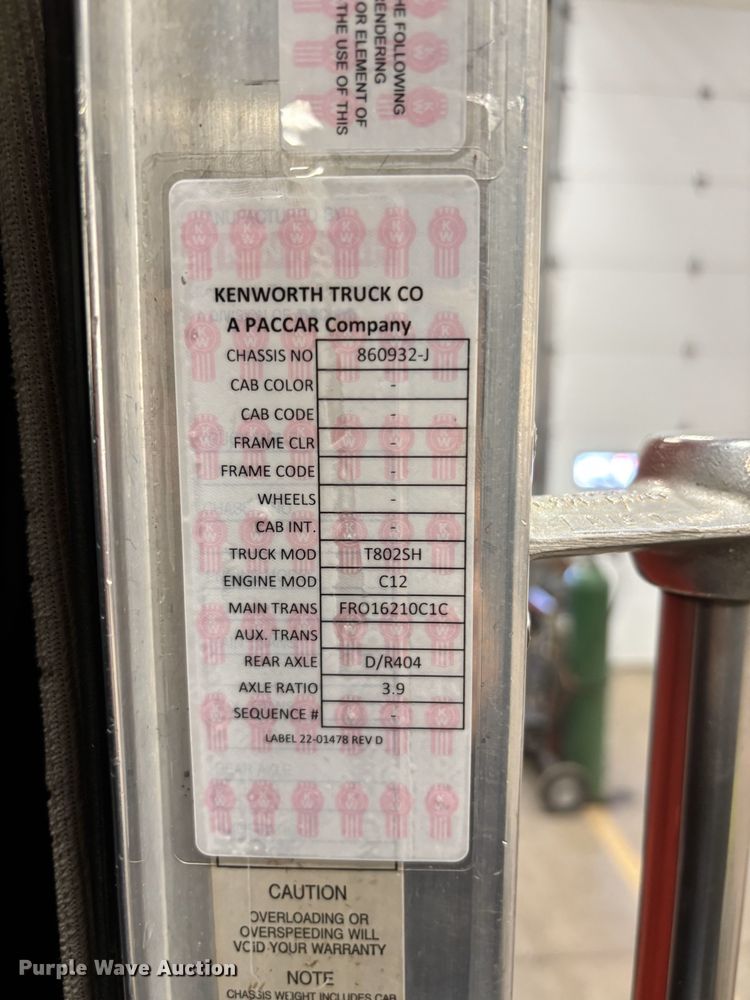 image for item EM3746 2000 Kenworth T800 semi truck