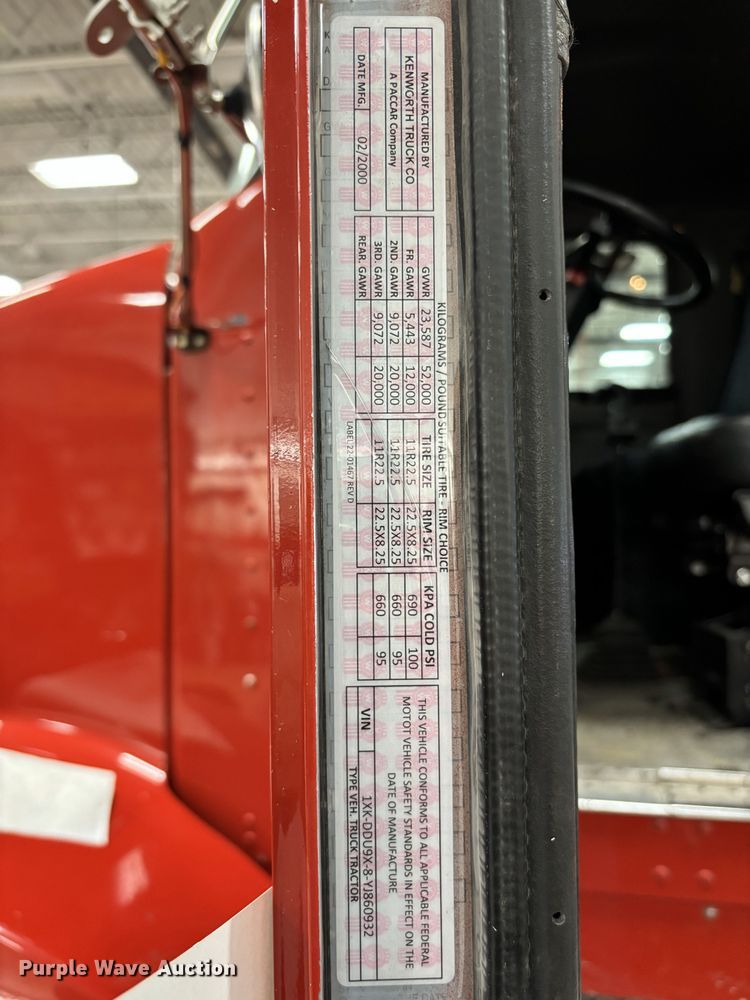 image for item EM3746 2000 Kenworth T800 semi truck