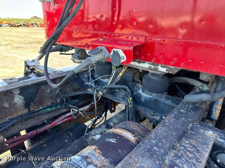 image for item EM3747 2002 Freightliner FLD112SD semi truck