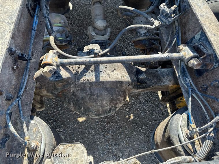 image for item EM3747 2002 Freightliner FLD112SD semi truck